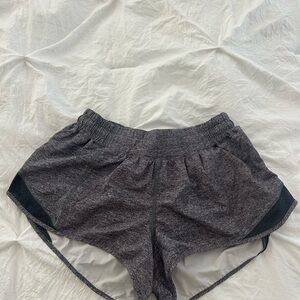 Lululemon Hotty Hot Low Rise 2.5” Gray Shorts Size 6